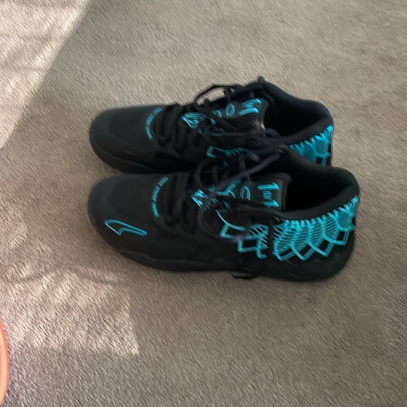 3 pairs of Puma basketball shoes - Picture 2 of 8